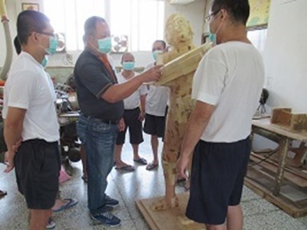 Situation of Carpentry carving skill training class