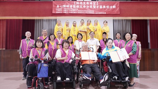 活動結束後副典獄長與與會來賓合影