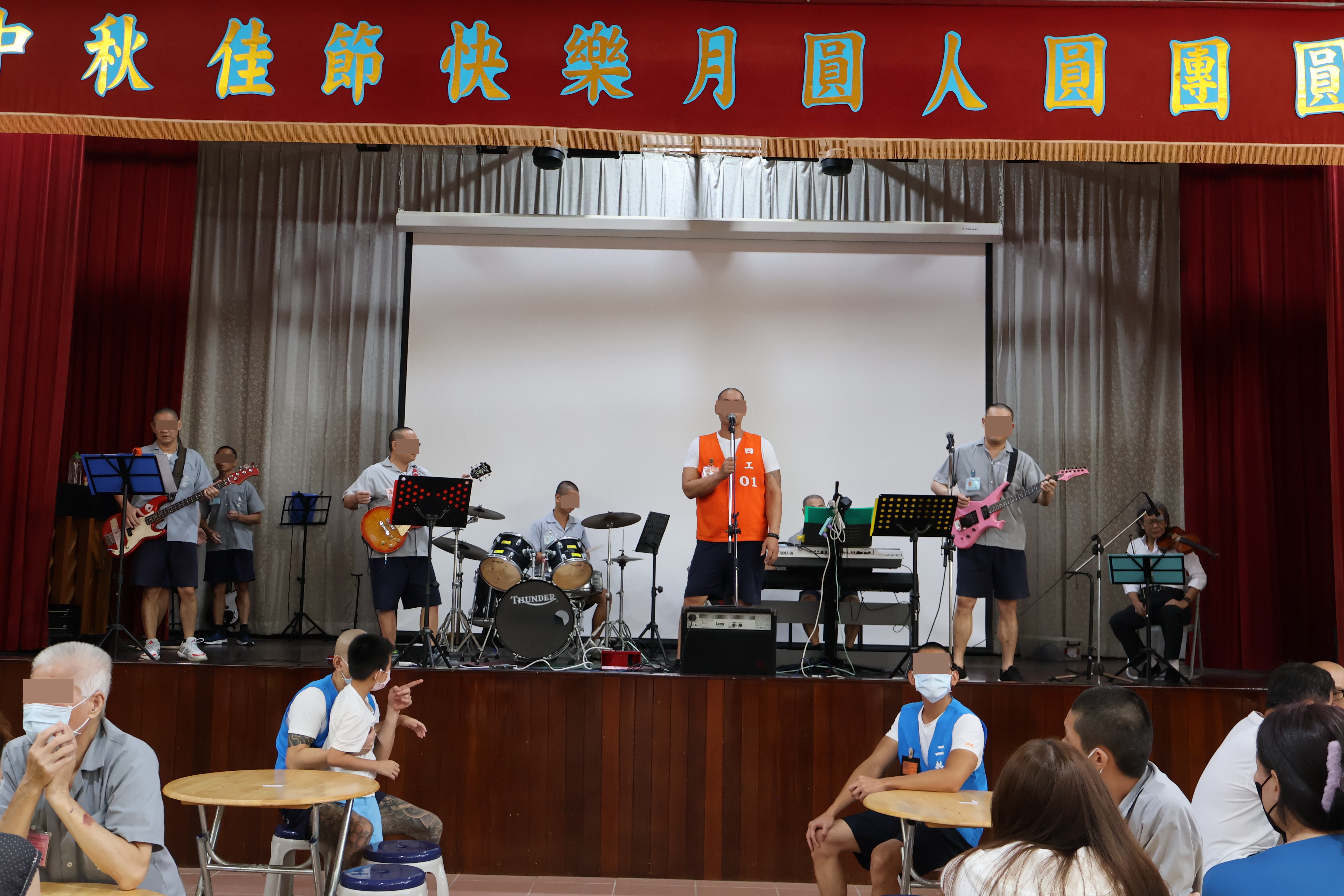 小平頭樂團表演